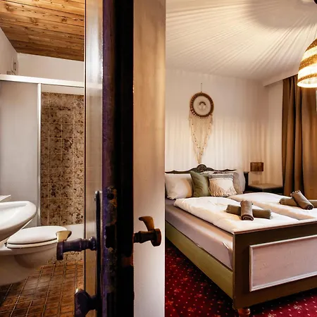 Pinetree Bed & Breakfast 3*