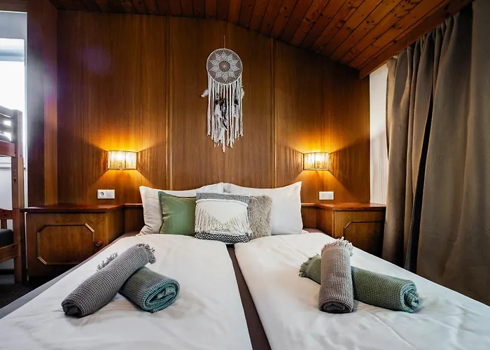 فندق مبيت وإفطار Pinetree 3*