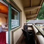 Pinetree Bed & Breakfast 3*